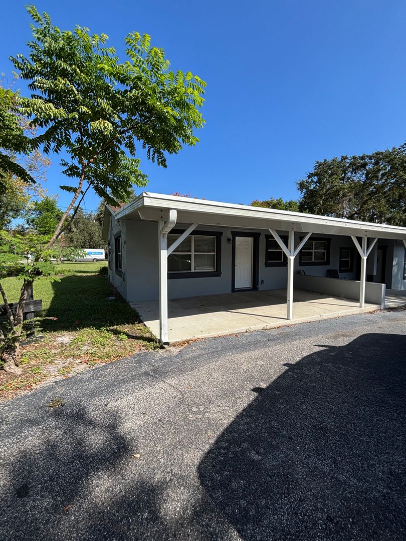 Leesburg Multiplex: 822 S Lone Oak Drive