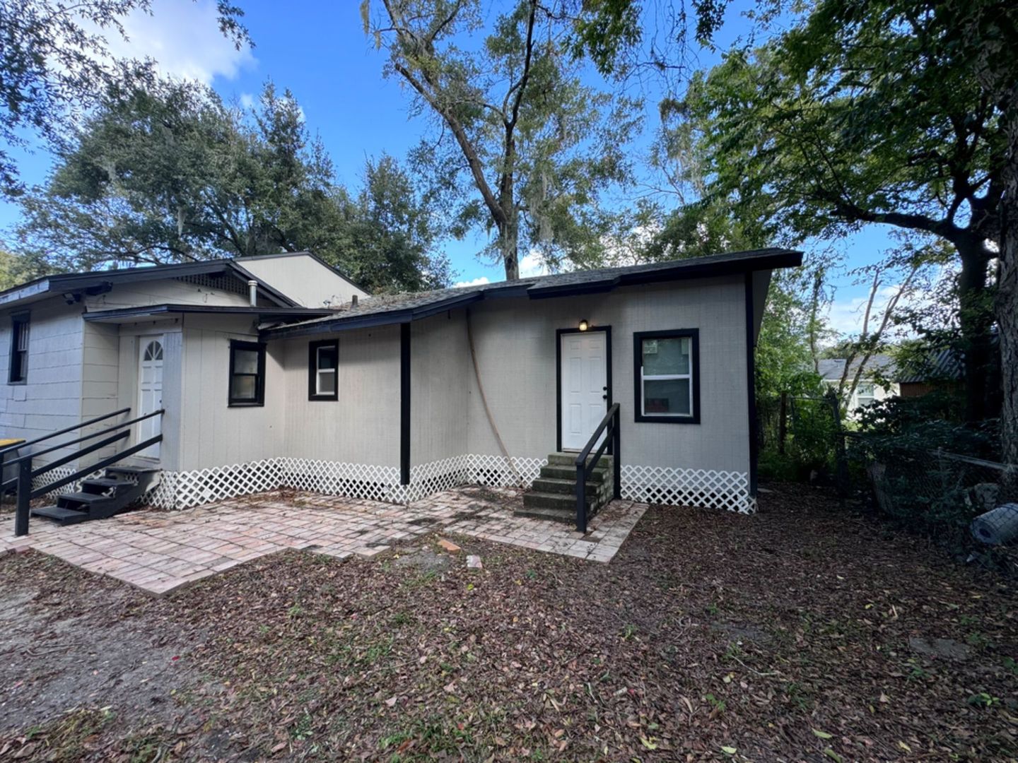 Jacksonville House: 136 W 23rd St