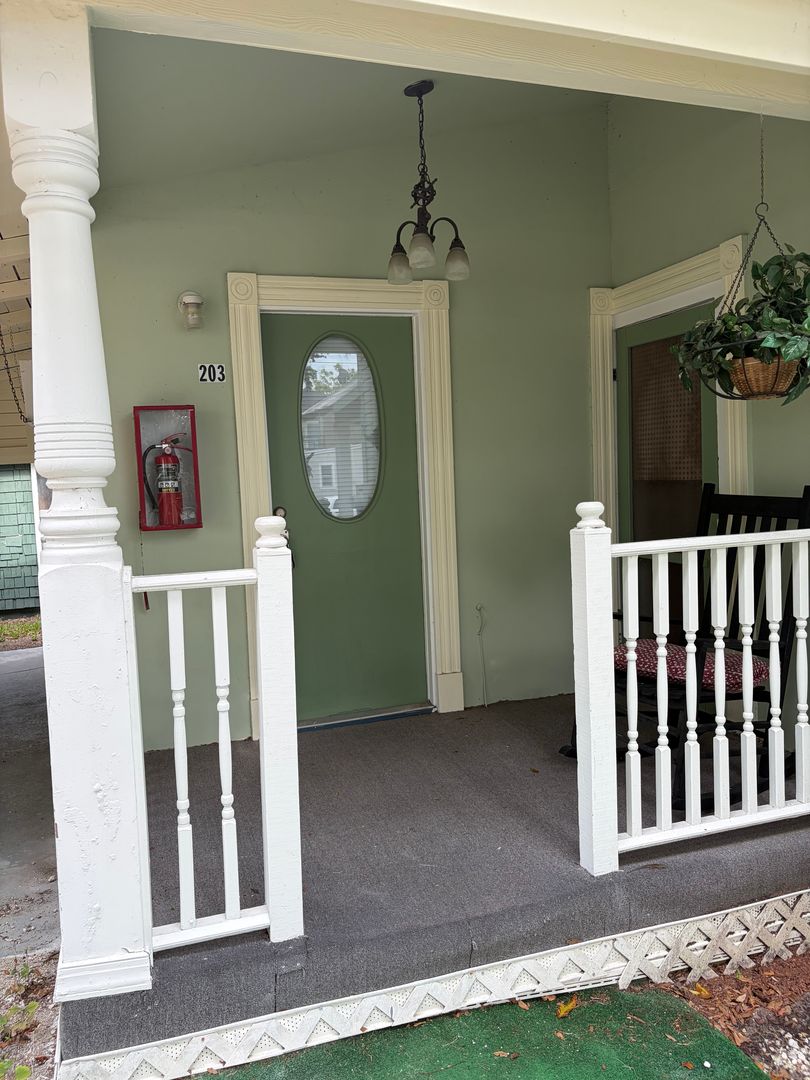 Kissimmee Apartment: 203 N Orlando Ave