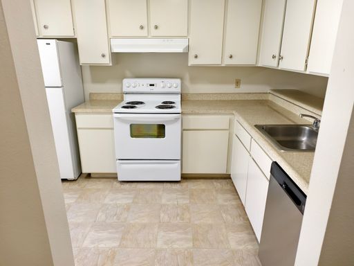 2 x 2.5 Dual Masters Burnett Townhome – photo 1