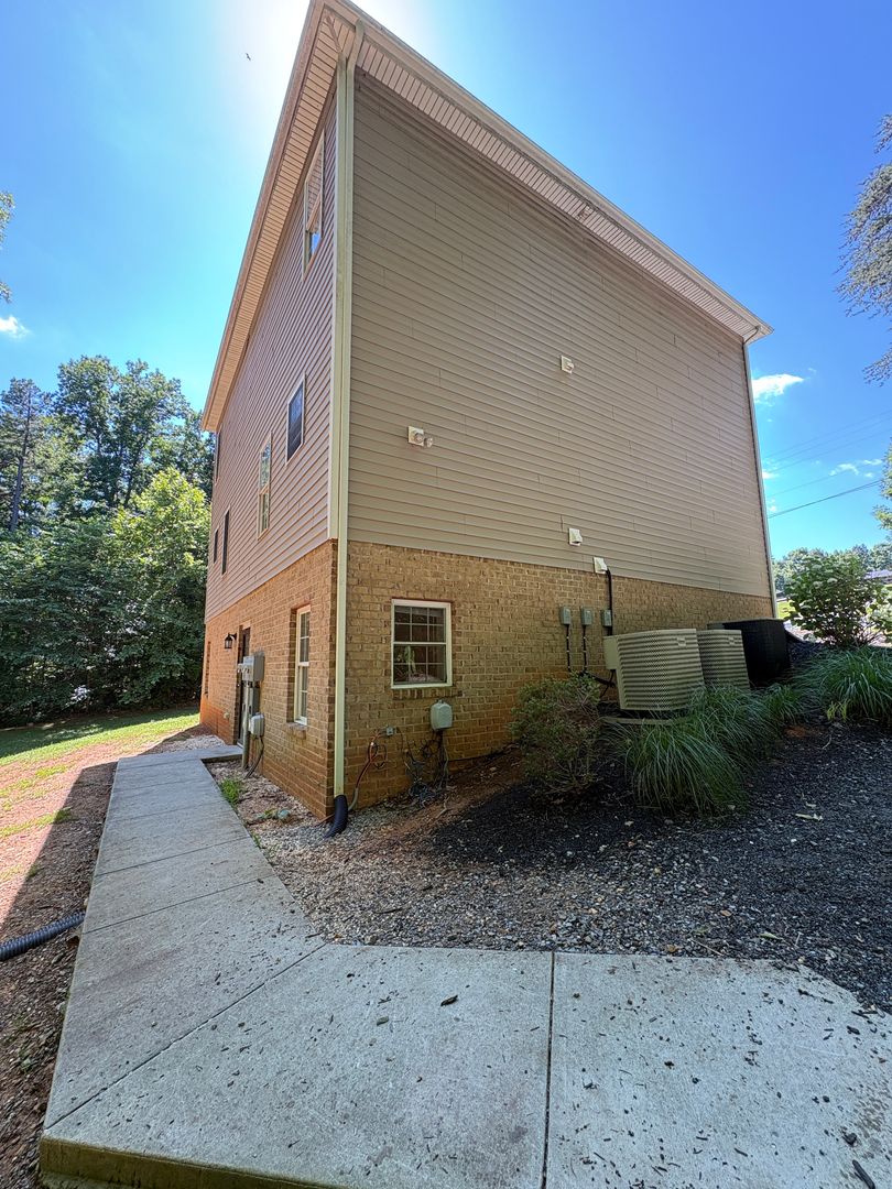 Evington Townhome: 5698 C Colonial Highway