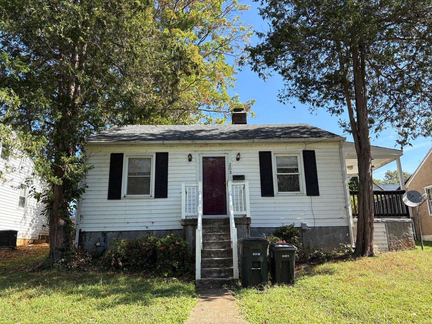 Lynchburg House: 203 College Drive