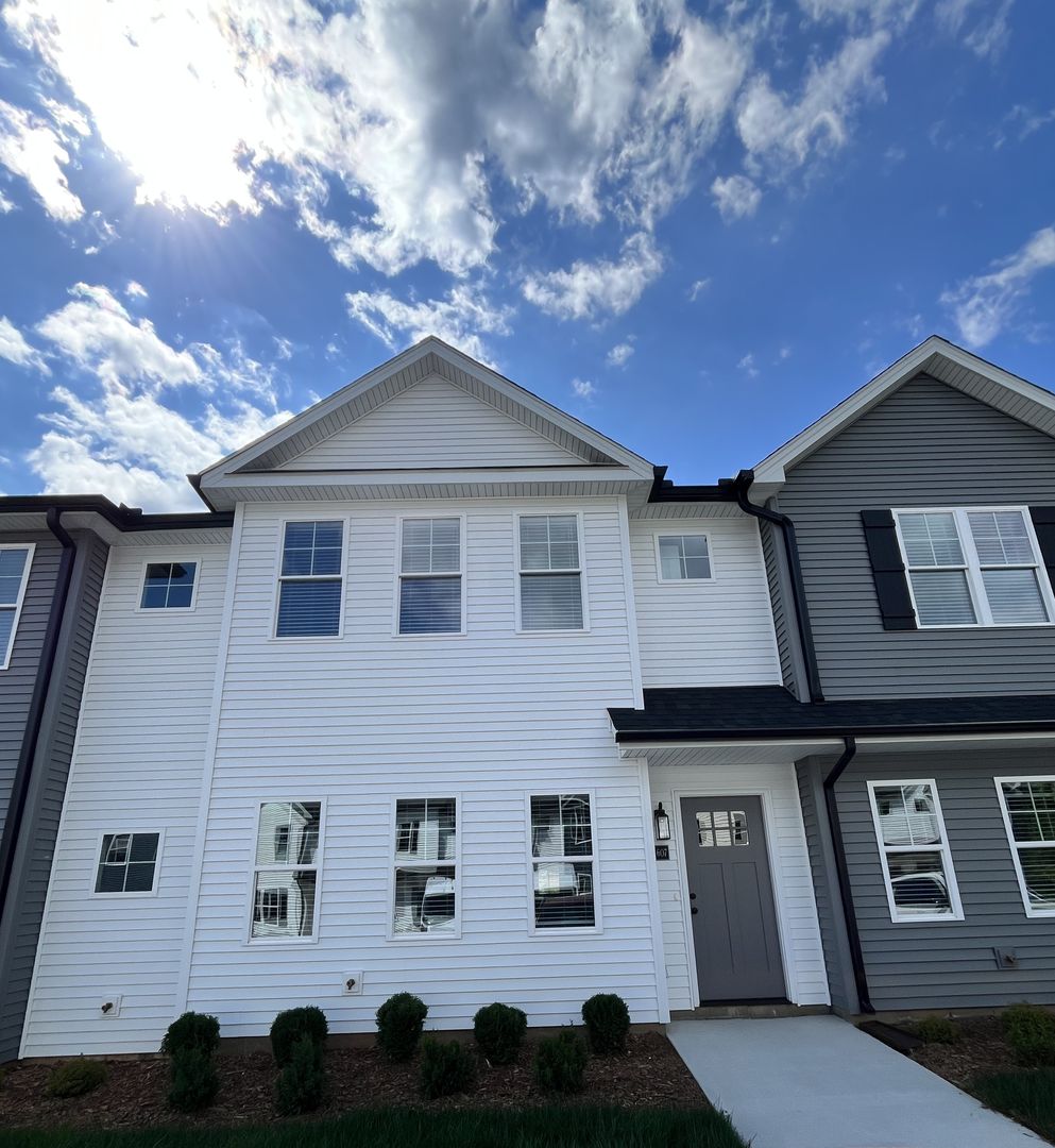 Lynchburg House: 110 Aaron Place Unit 607
