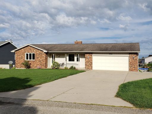 4 Bed 2.5 Bath Home On Rushmore Lake – photo 1