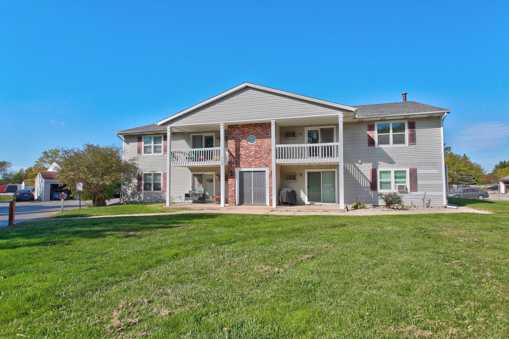 2 BED 1 BATH - TOP FLOOR