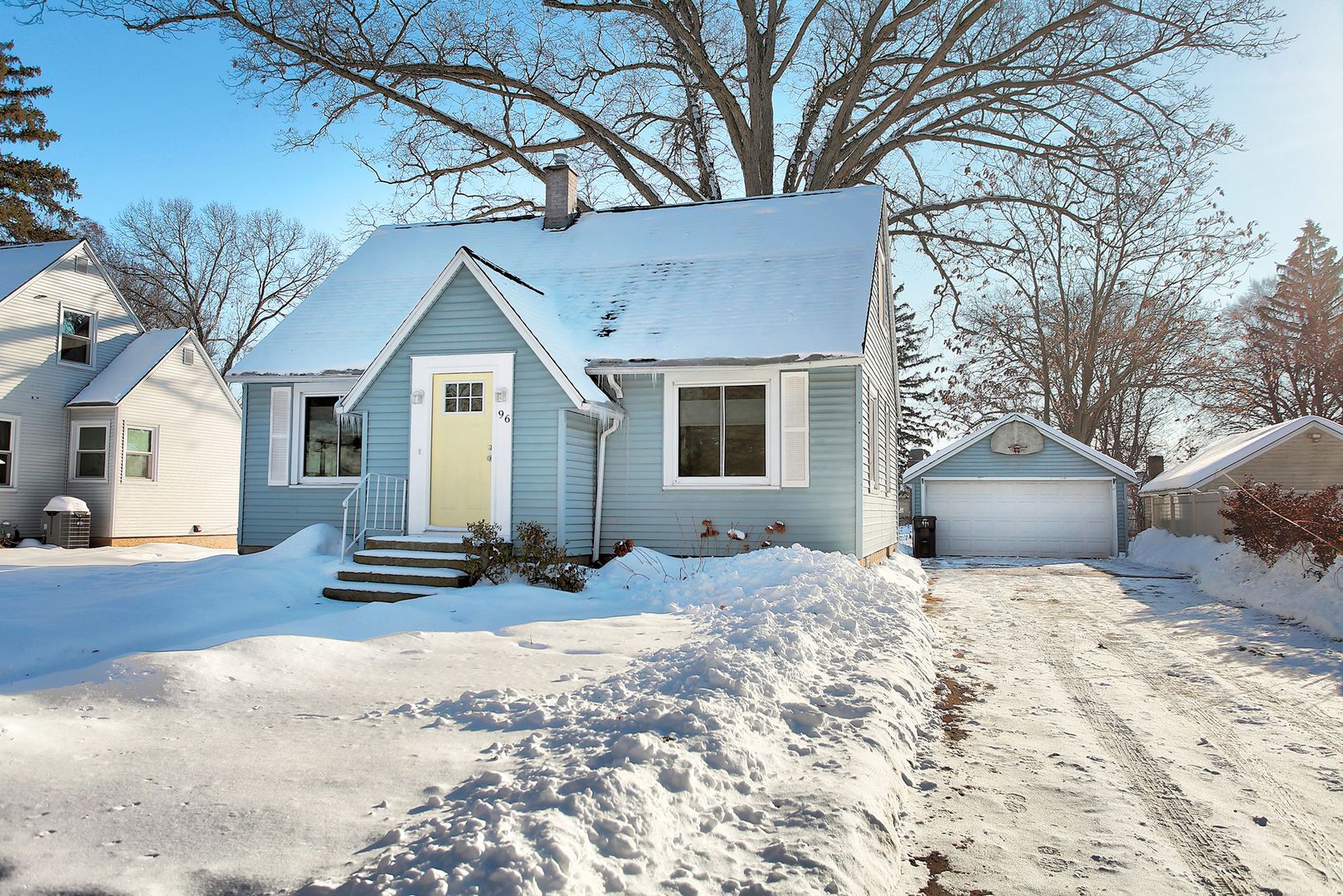 Holland House: 96 Vanderveen Avenue