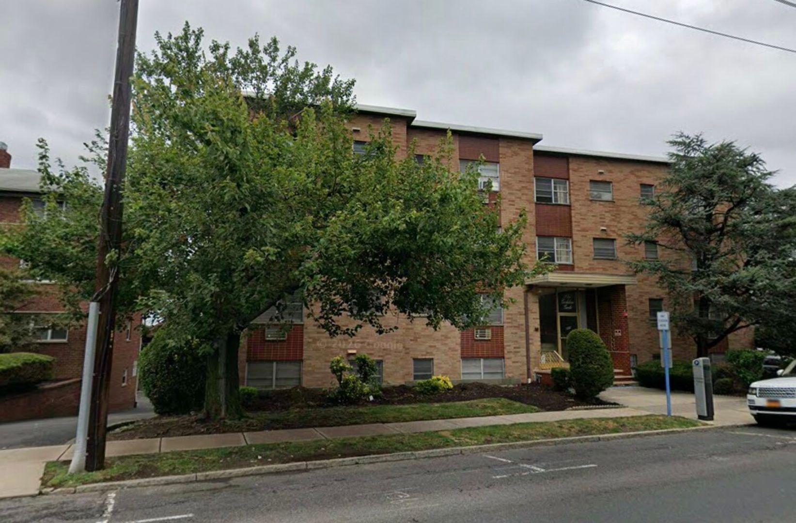 Palisades Park Apartment: 111, 465-69, 479 Broad Avenue
