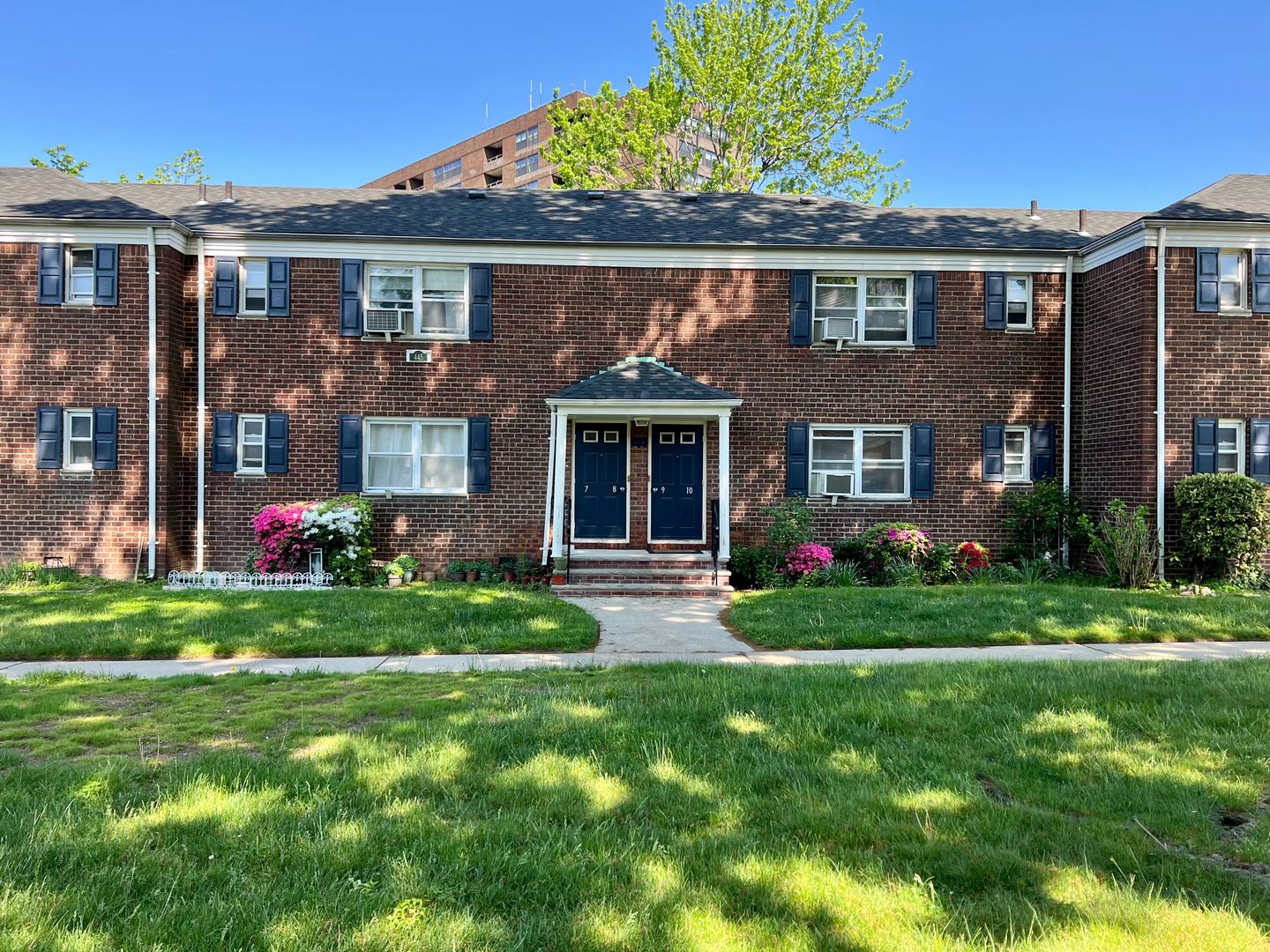 Fort Lee Apartment: 421, 427-31, 435, 441-45 Main St., 2007 Linwood Ave.