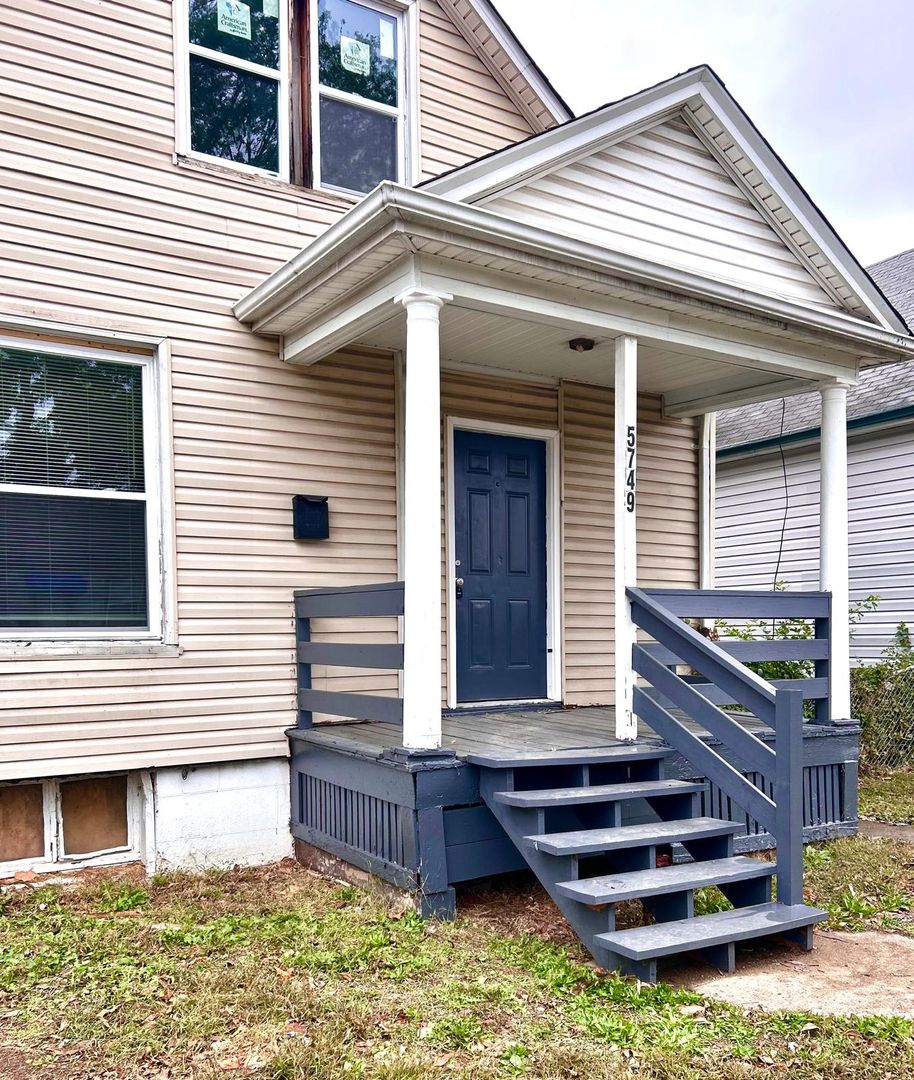 Saint Louis House: 5749 Era Ave