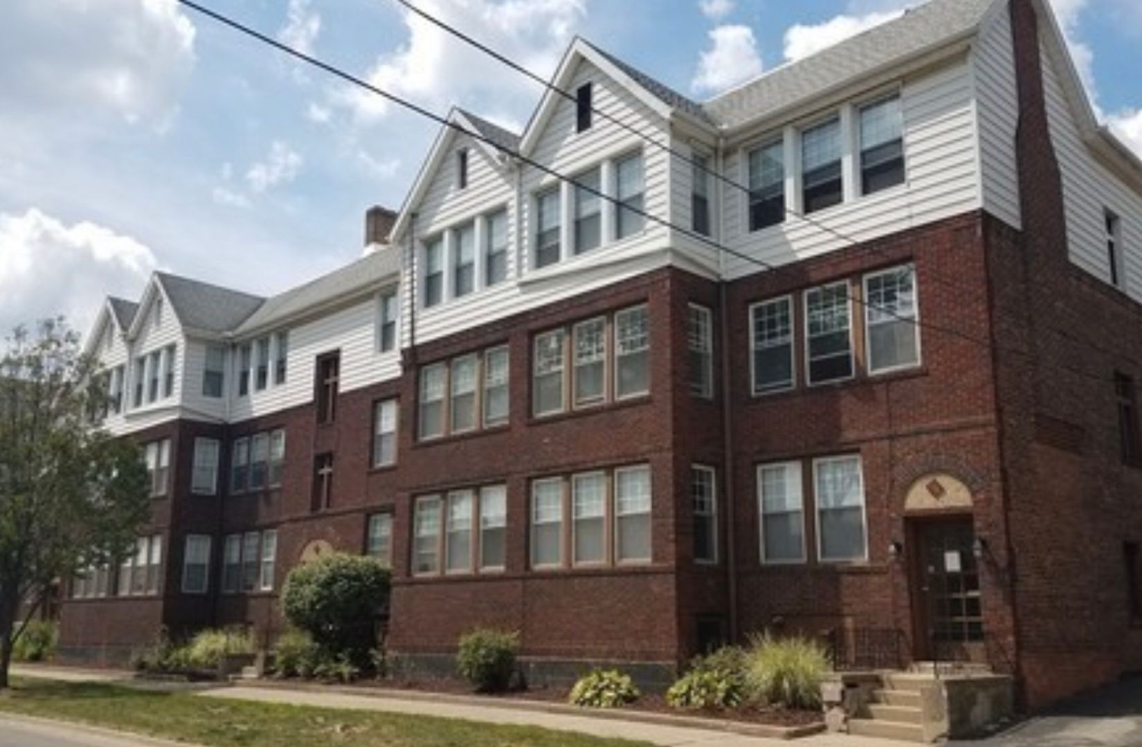 Jackson Apartment: 200 Steward Avenue