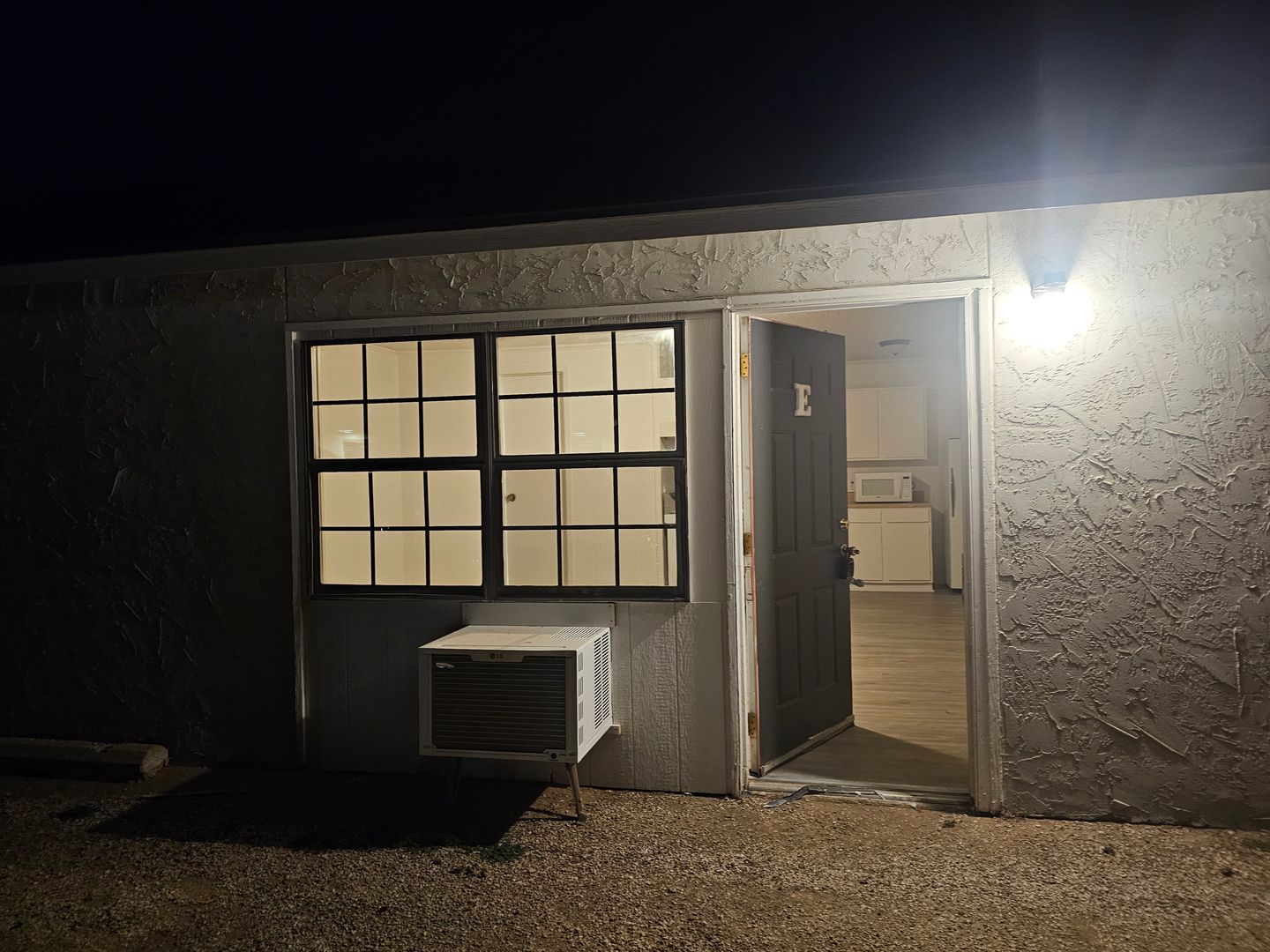 Plainview Apartment: 2703 W. 24th Street