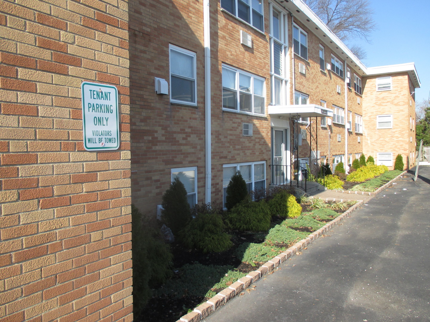 Oaklyn Apartment: 5 W Oakland Ave