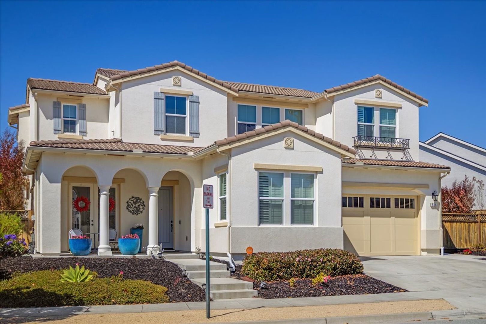 Marina House: 589 Bluffs Drive