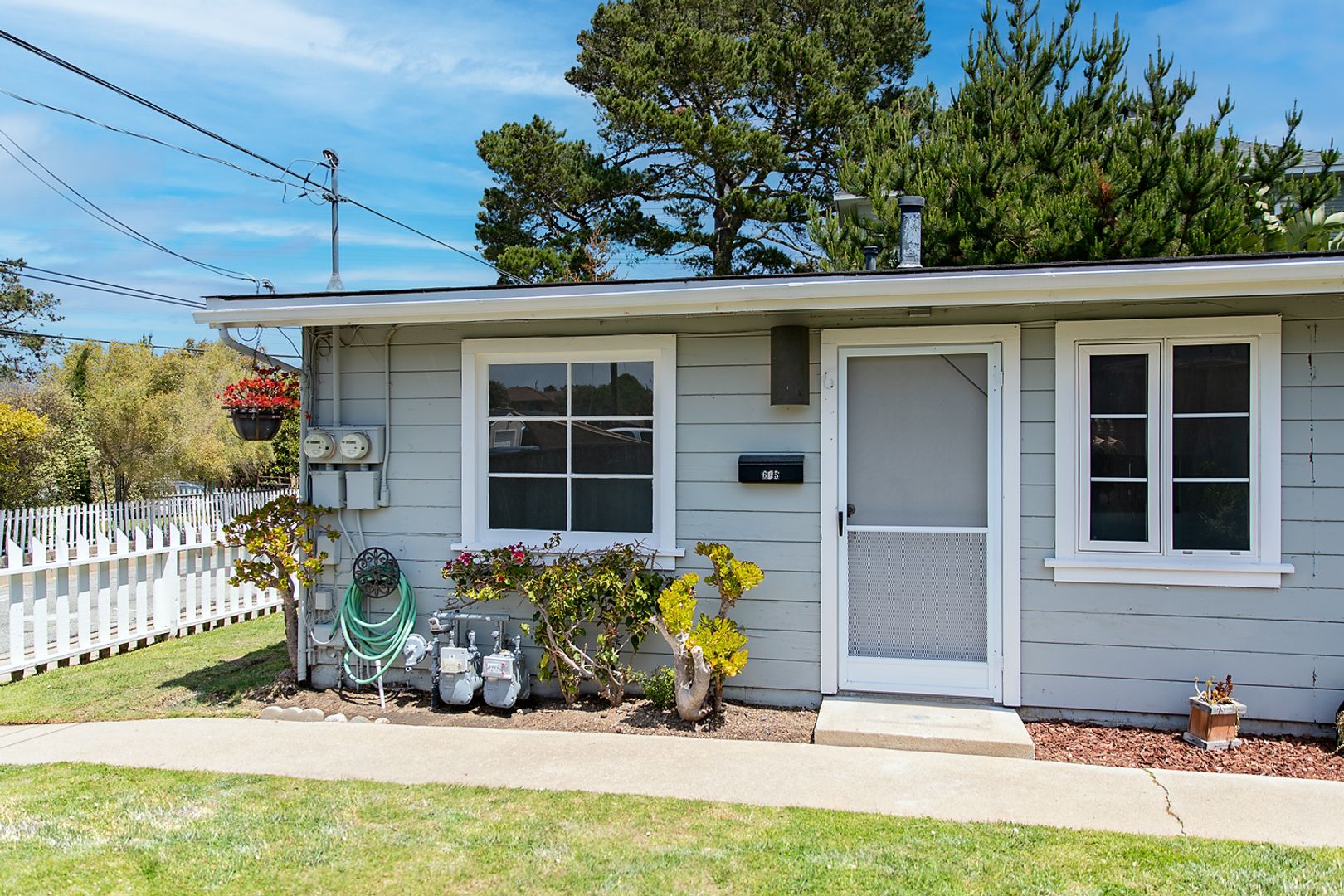 Pacific Grove House: 605 2nd Street