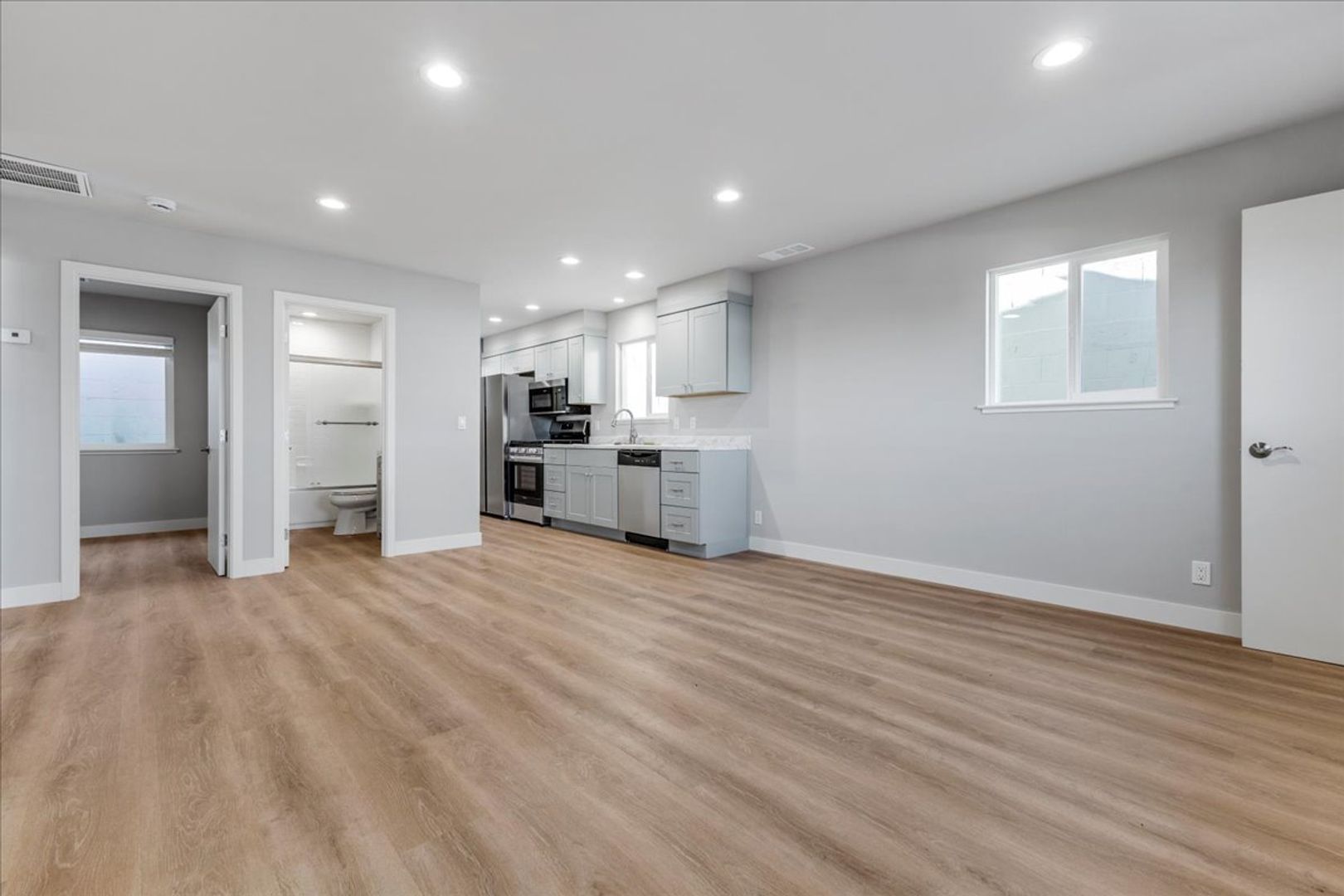 Sand City Apartment: 390 Shasta St