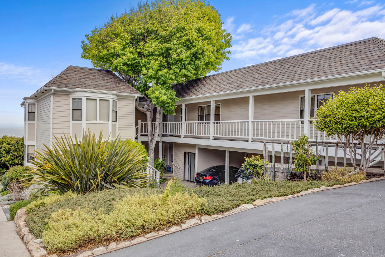 Pacific Grove Condo: 251 Lighthouse Ave, Unit 3