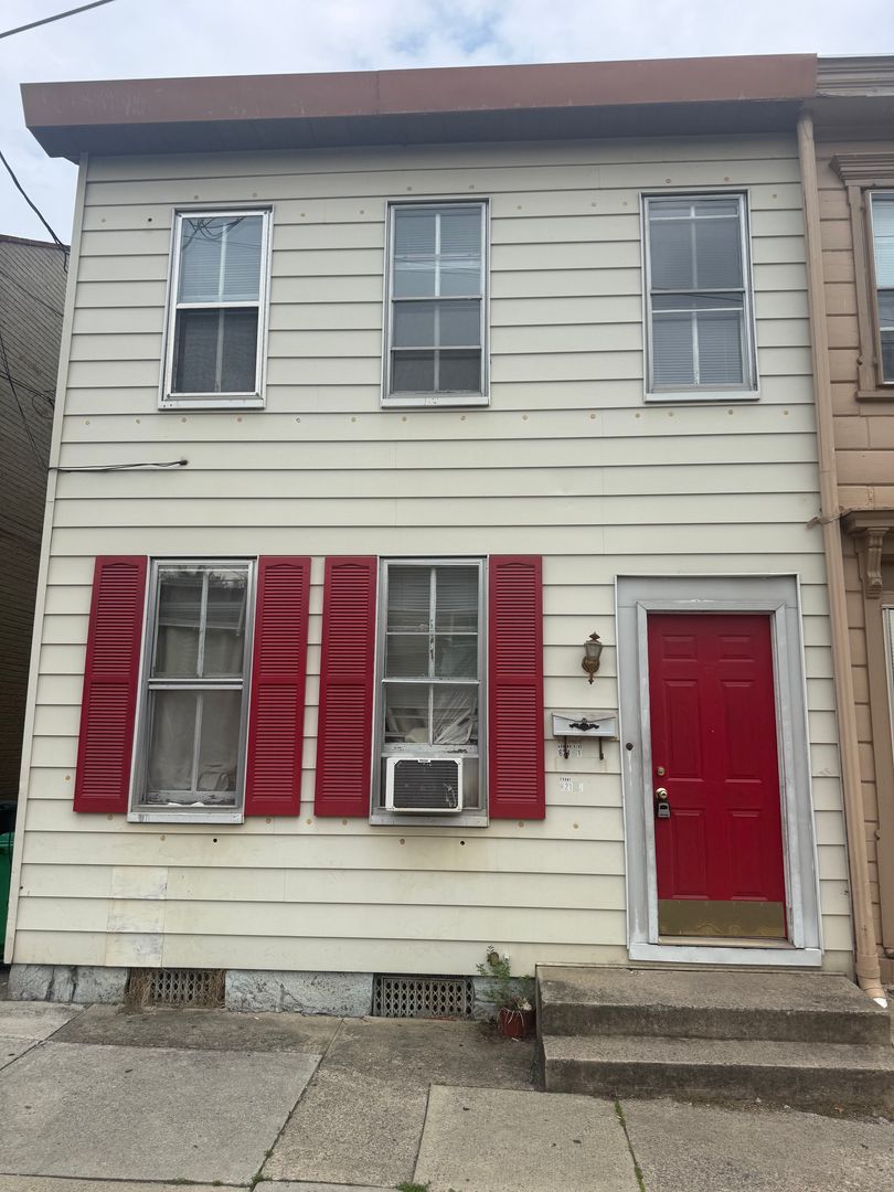 Carlisle Apartment: 621 N Pitt St