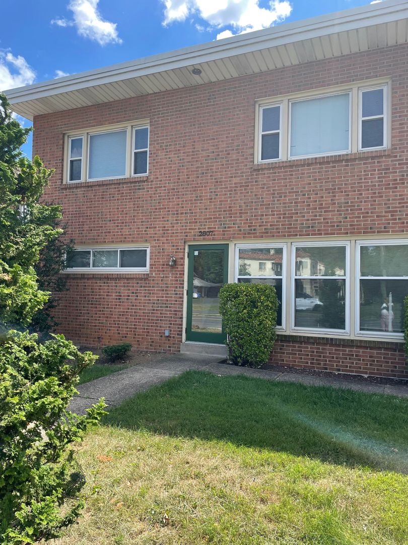 Camp Hill Apartment: 2807 Market St