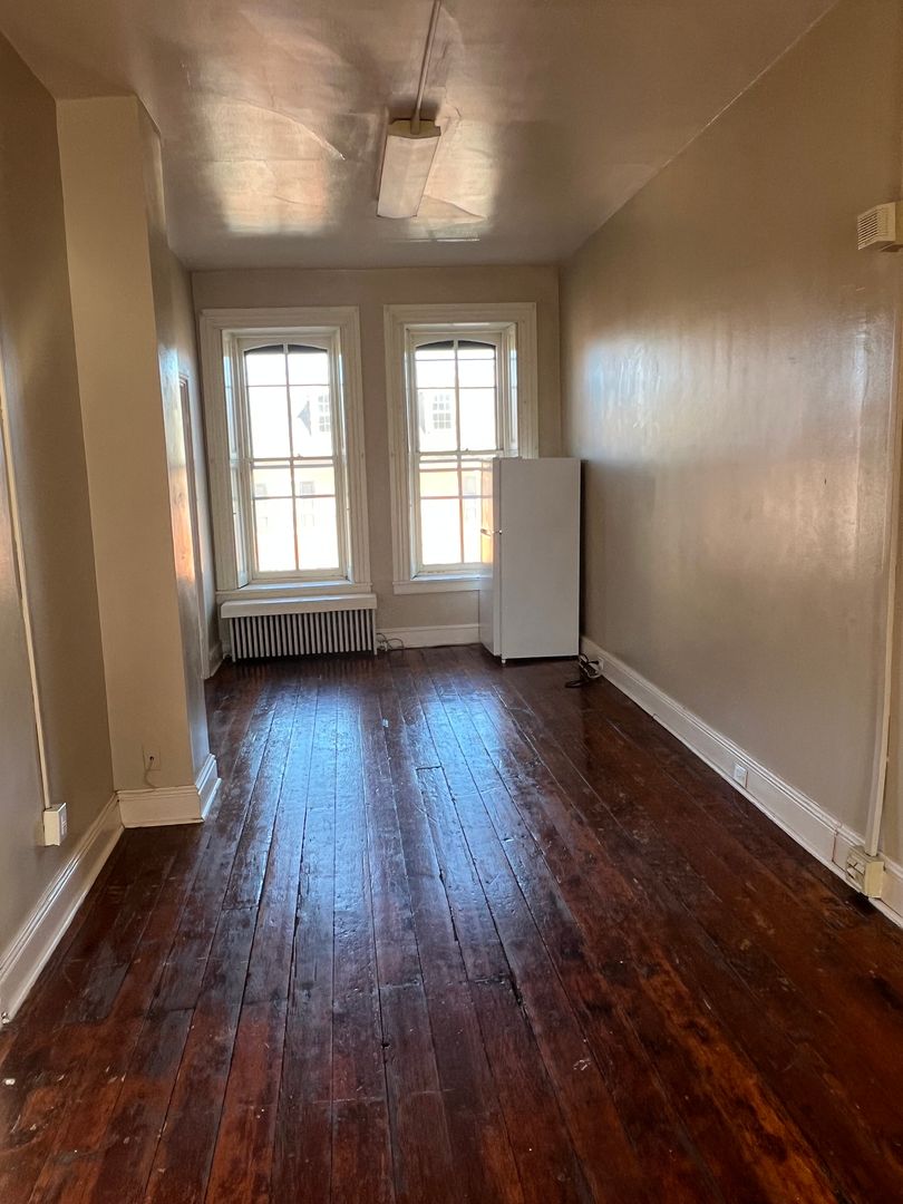 Carlisle Apartment: 146 W High St