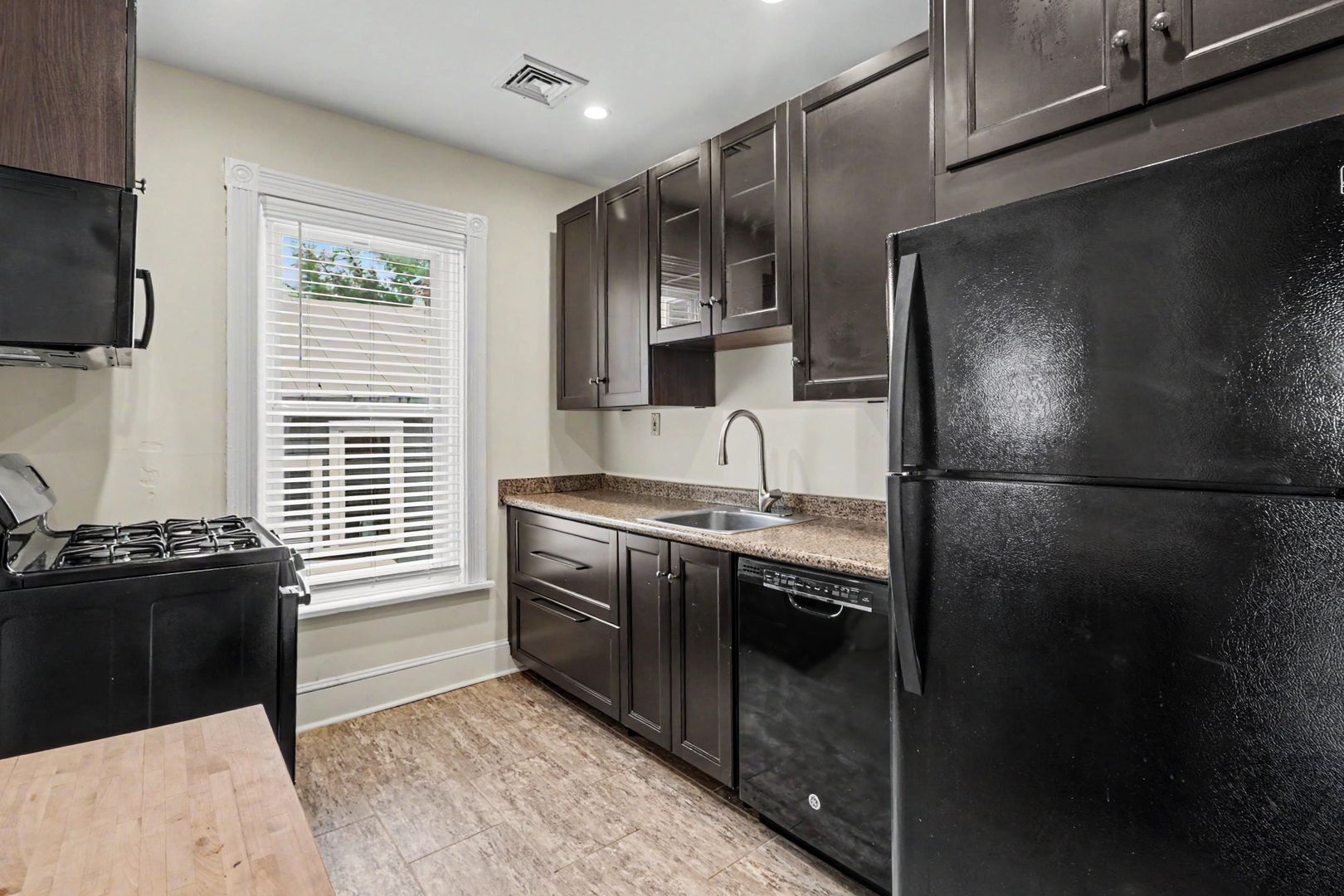 Carlisle Apartment: 36 W Pomfret St