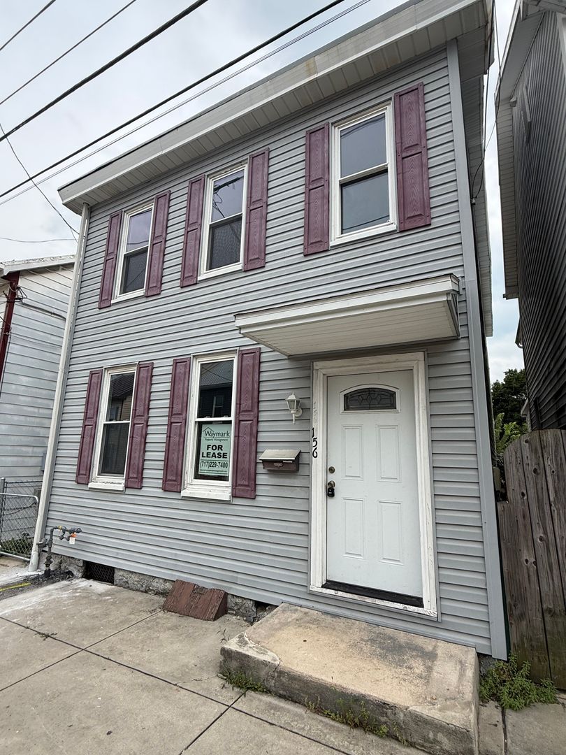 Carlisle House: 156 E Penn Street