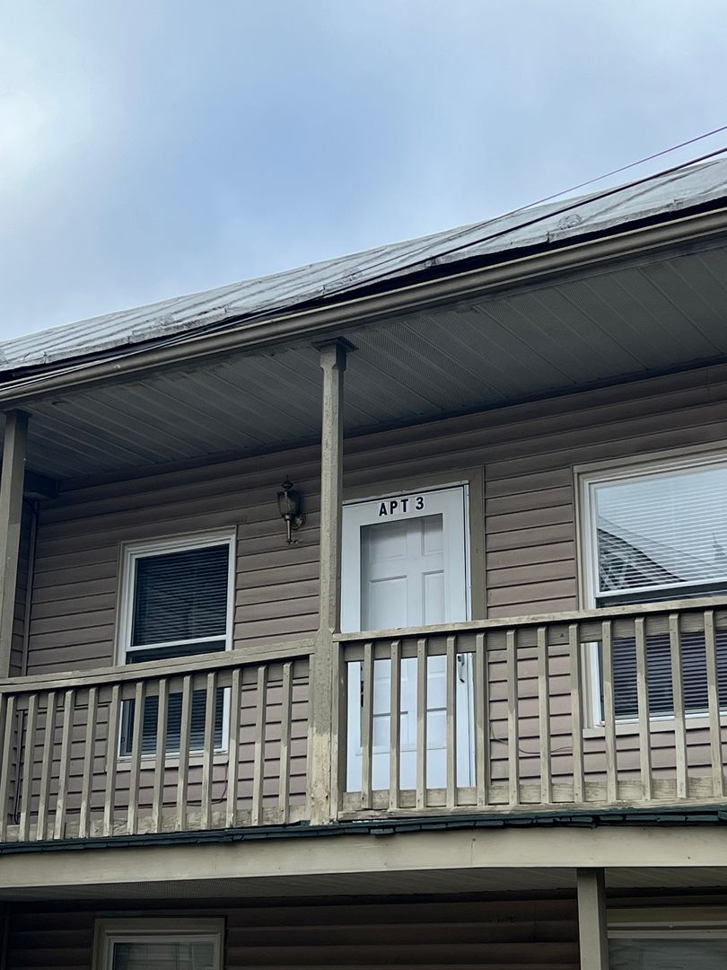 Carlisle Apartment: 132 W South Street