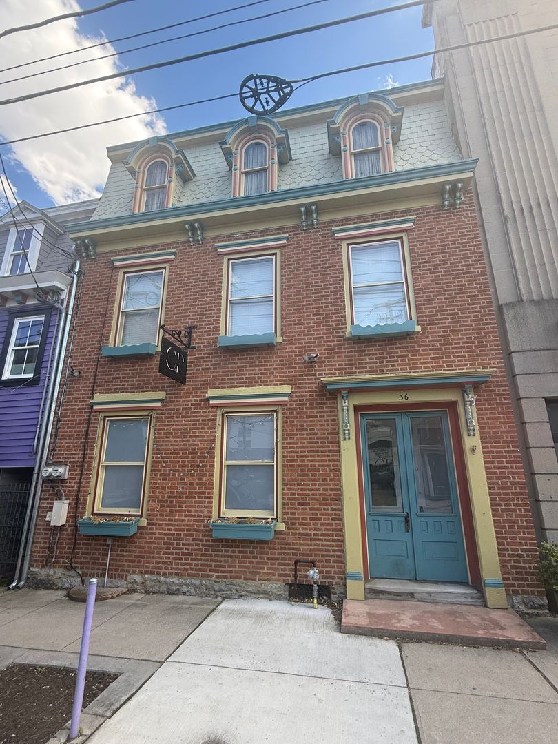 Carlisle Apartment: 36 W Pomfret St