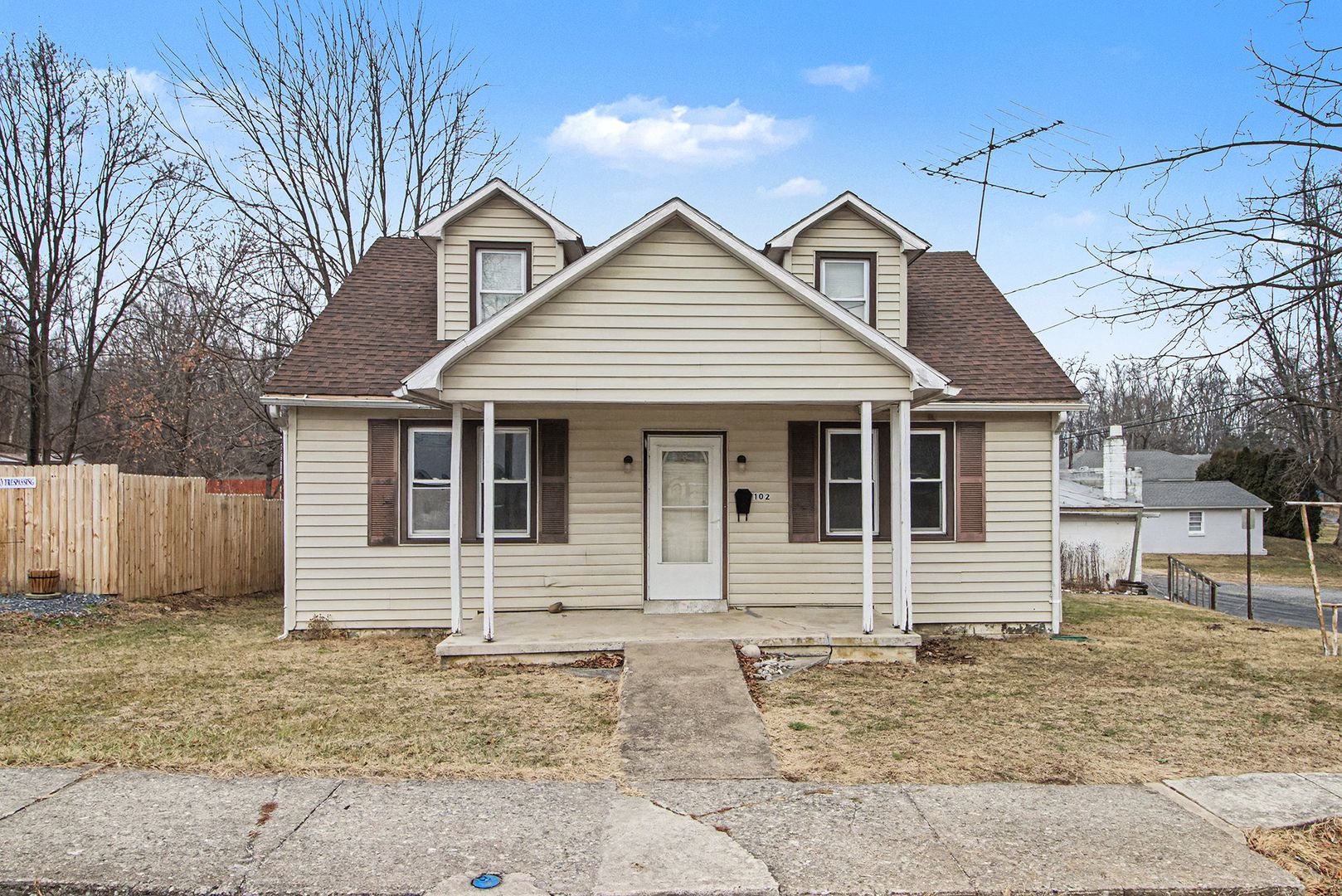 Newville House: 102 Fairfield St