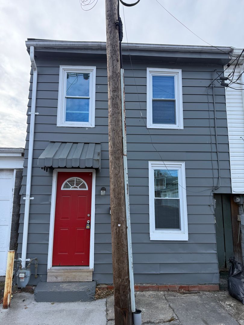 Carlisle House: 36 E Locust Ave