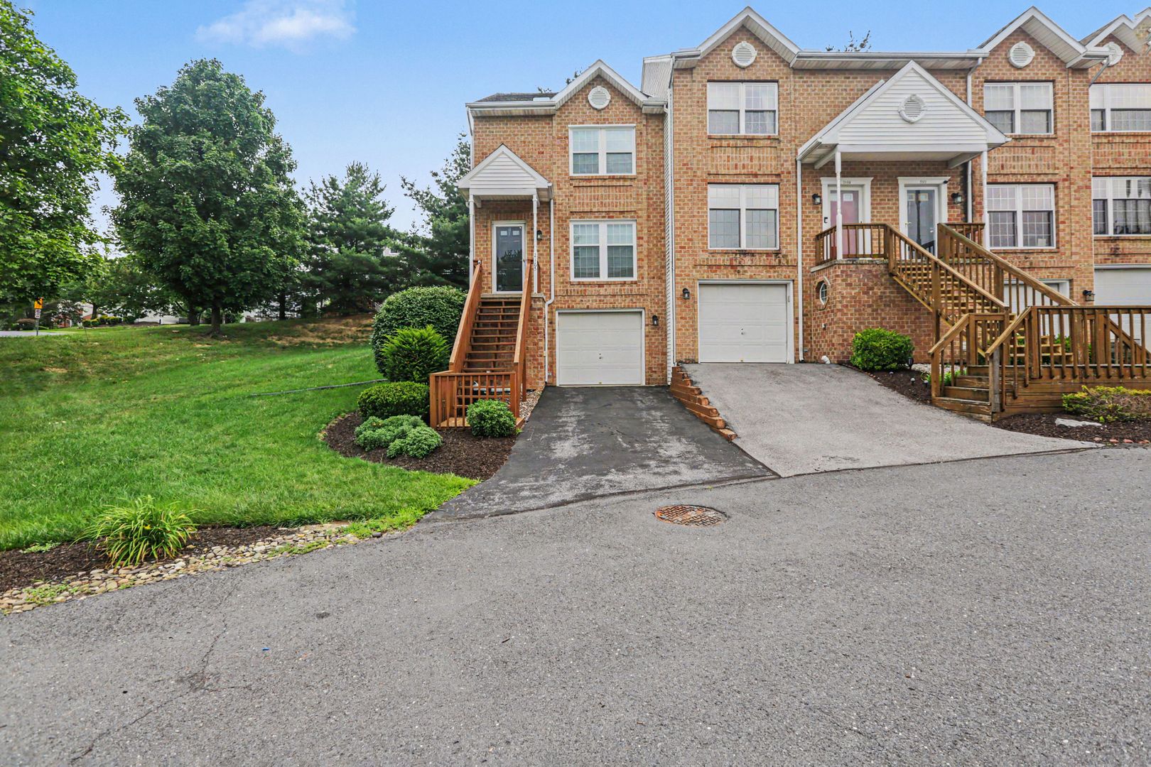Harrisburg House: 2165 St Clair Court