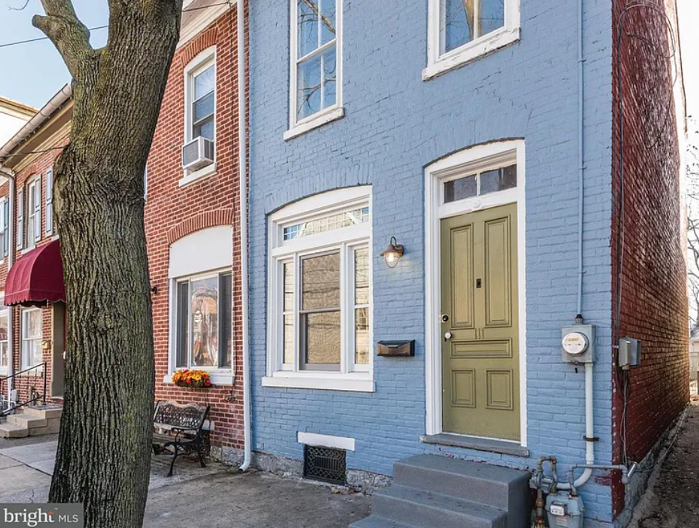 Carlisle House: 111 S East St