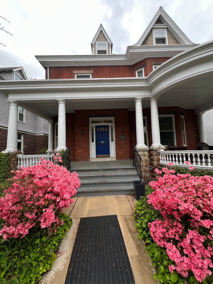 Carlisle Apartment: 55 S College St
