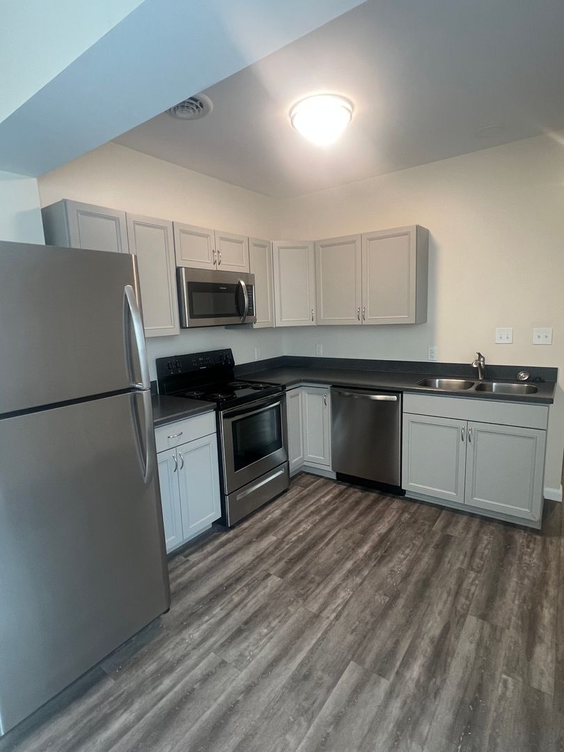 Carlisle Apartment: 109-111 W Louther St