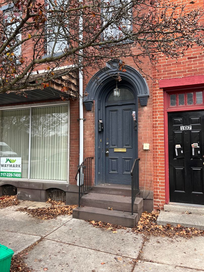 Carlisle Apartment: 109-111 W Louther St