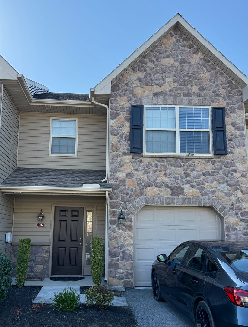 Carlisle Townhome: 16 Brook Side Dr
