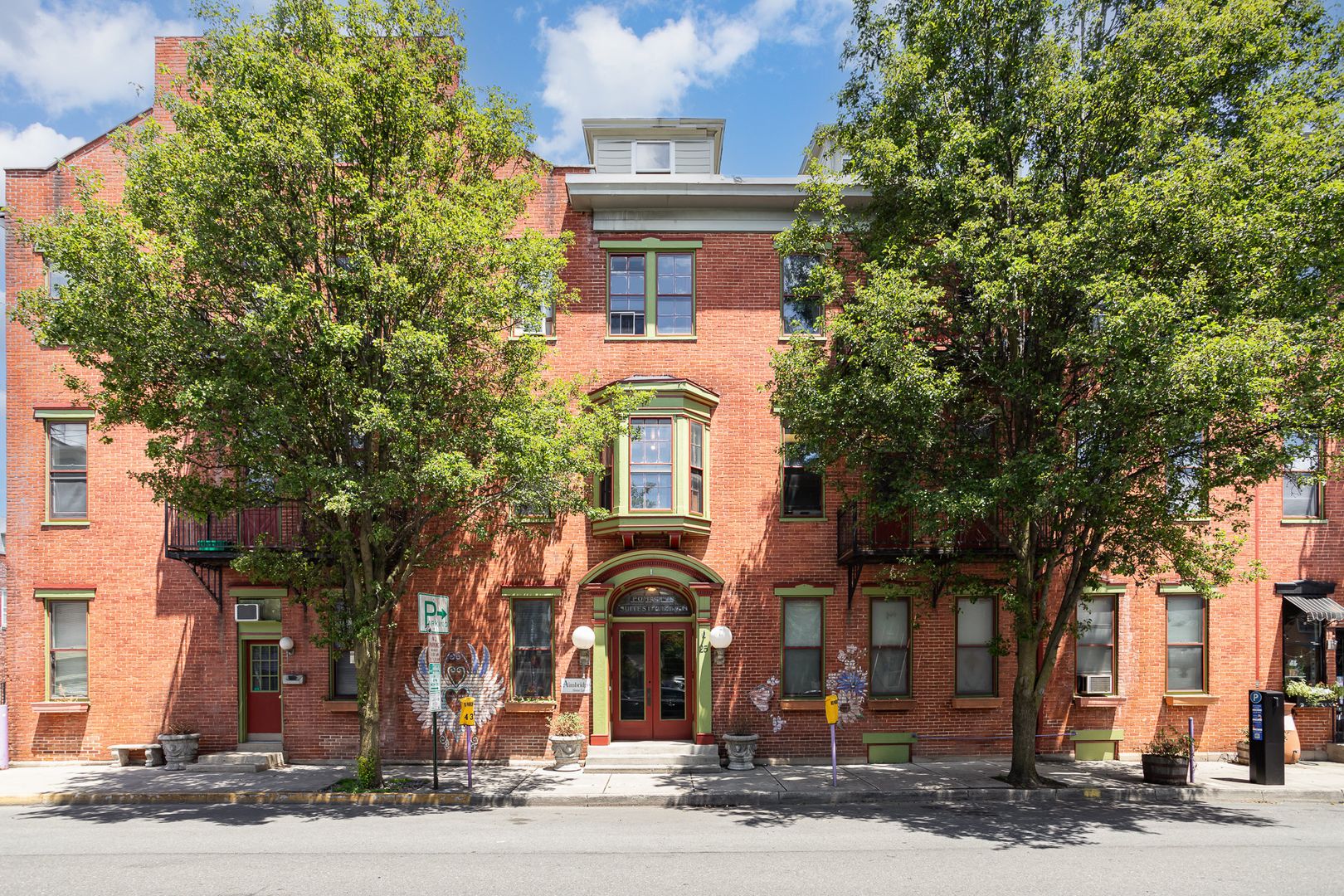 Carlisle Apartment: 25 W Pomfret St