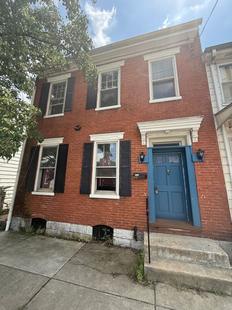 Carlisle House: 112 E North Street