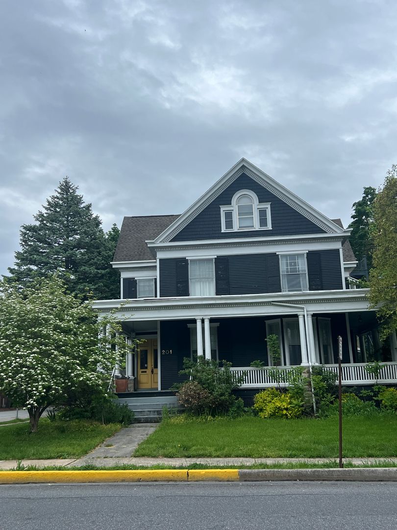 Carlisle House: 201 S College St