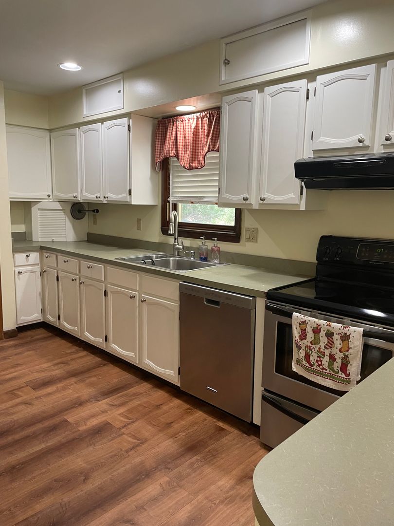 Dauphin House: 2656 Ellendale Rd