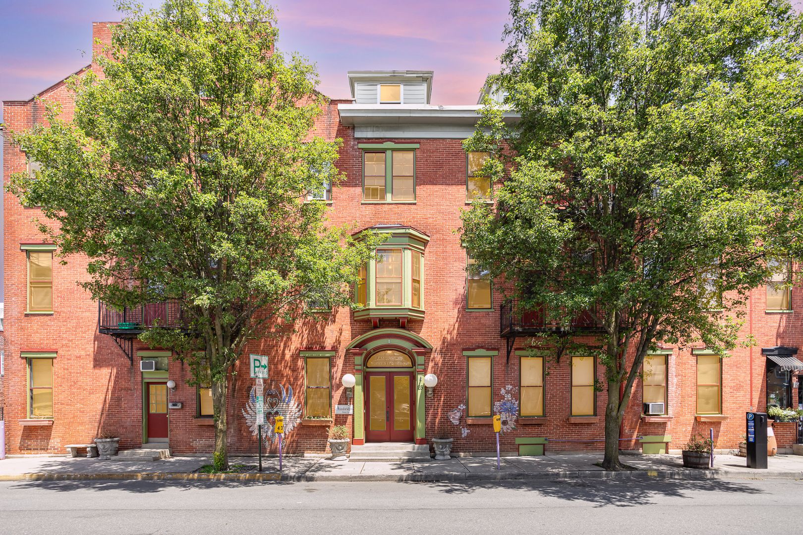 Carlisle Apartment: 25 W Pomfret St