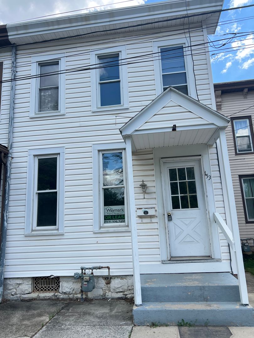 Carlisle House: 153 Cedar St