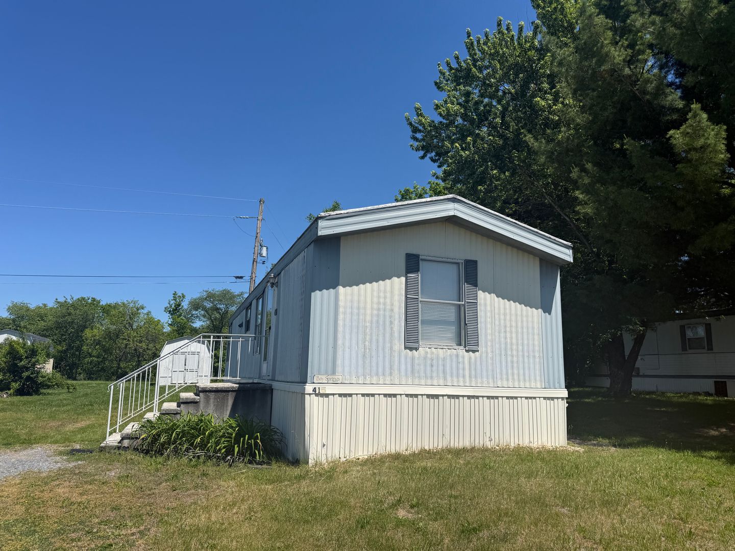 Carlisle House: 415 Meadow Brook Road