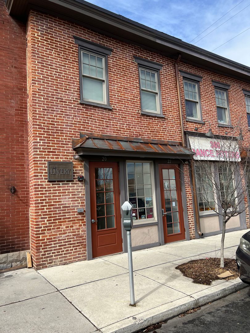 Carlisle Apartment: 20-22 N Pitt St