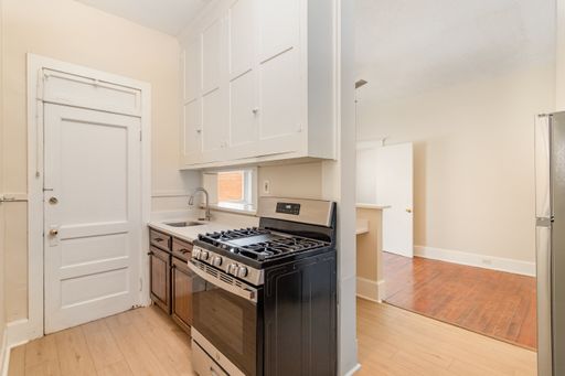 Furnished renovated 1 bedroom apartment in downtown Carlisle – photo 1
