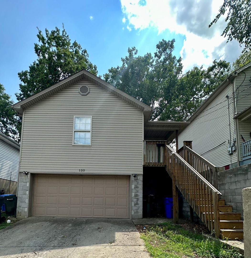 Lexington House: 132 Colfax