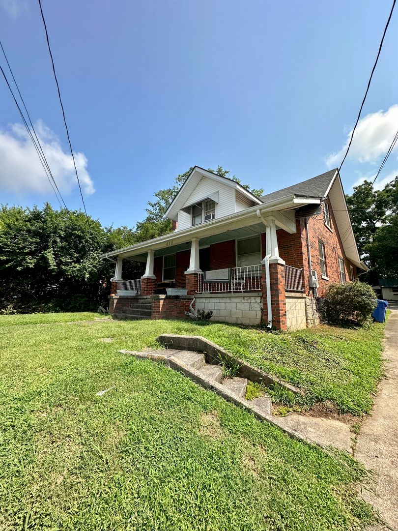 Lexington House: 415 Pyke Road