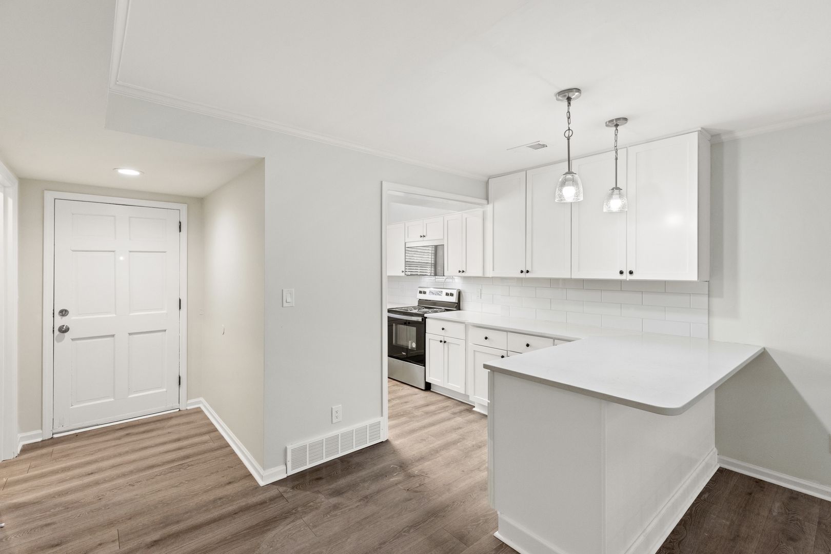 lexington Apartment: 187 S. Eagle Creek