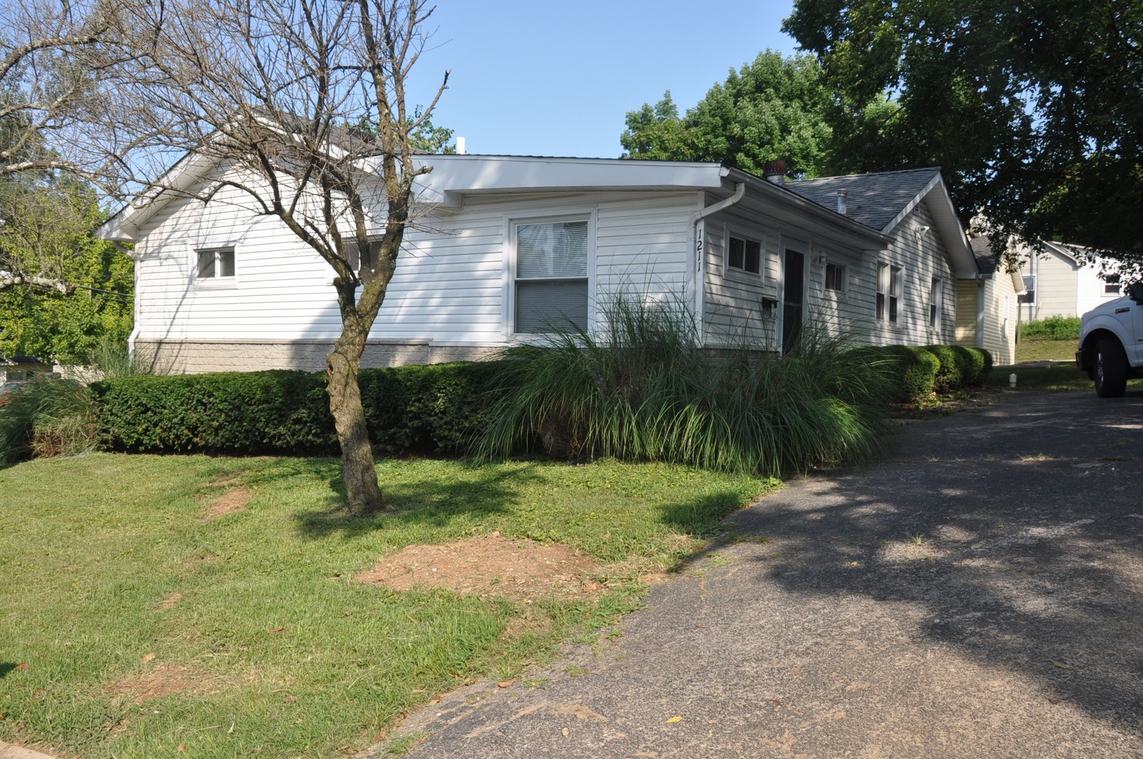 Lexington House: 1211 Devonshire