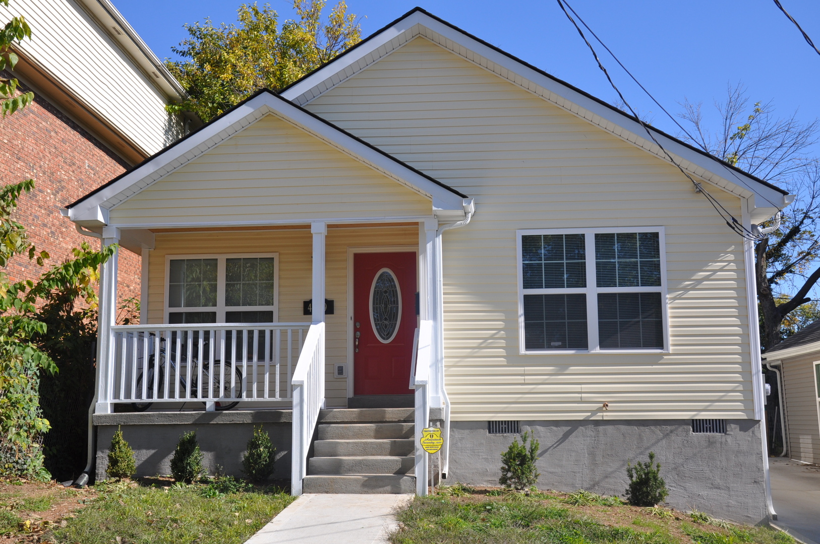 Lexington House: 419 Uhlan Court