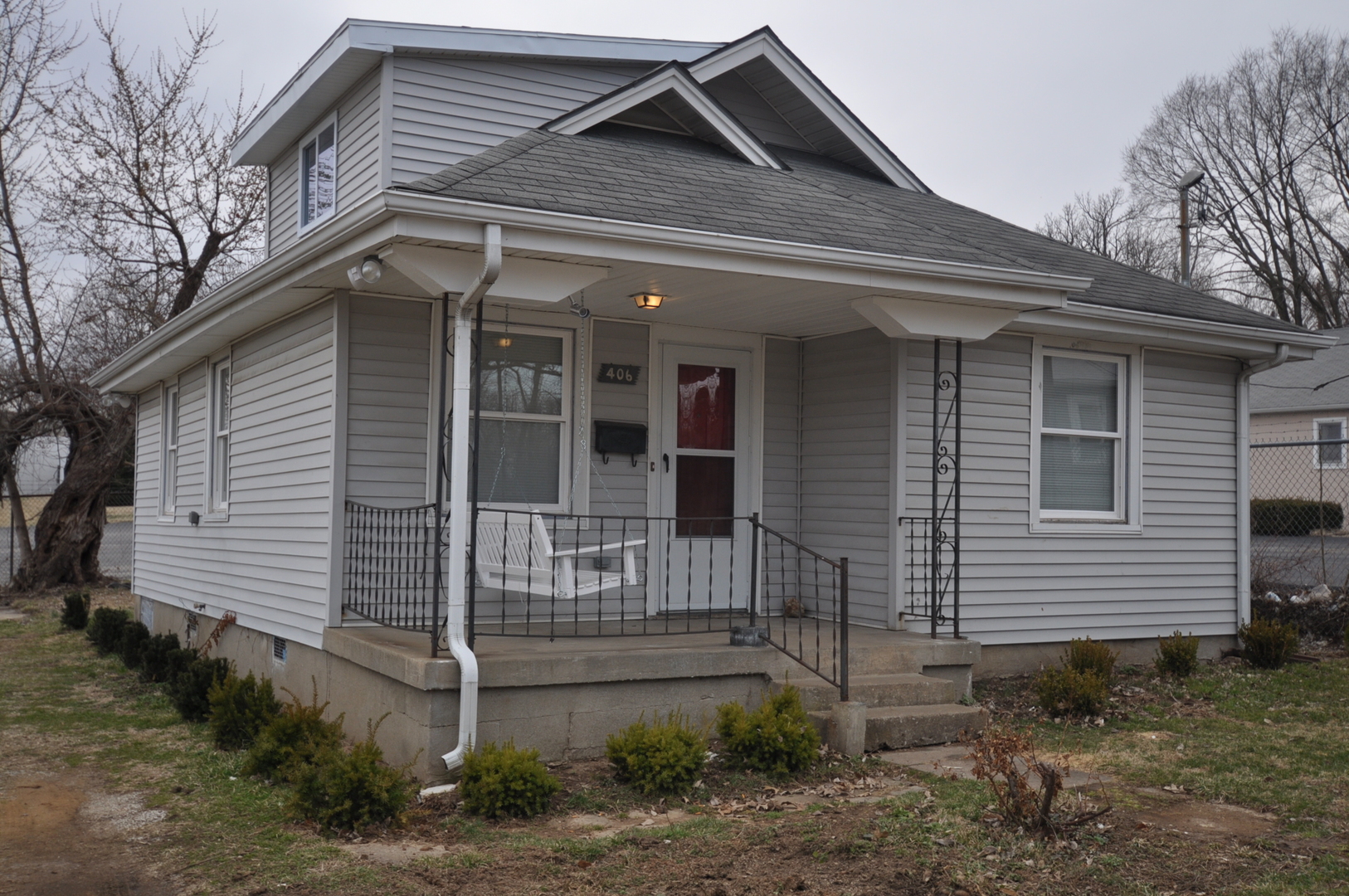 Lexington House: 406 Uhlan Court